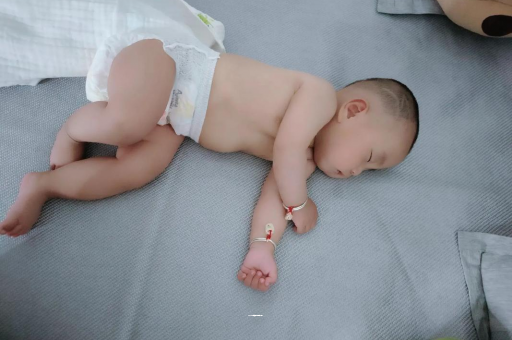 长兴3个月宝宝怎么抱